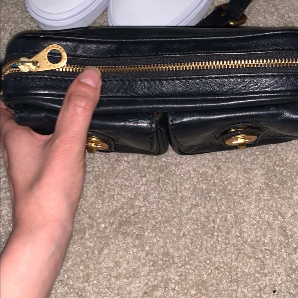 Practically New Marc Jacobs Medium Crossbody! - image 3